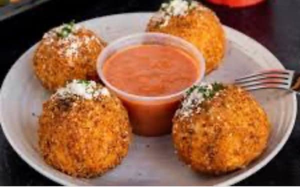 4 Mac & Cheese Balls