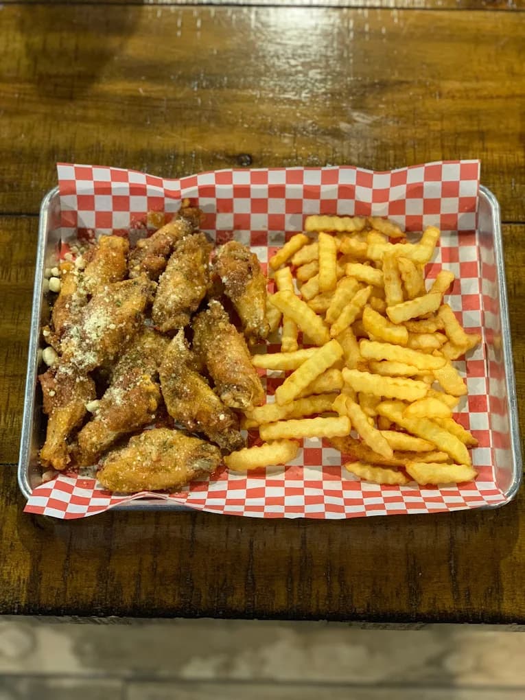 A snapshot of our amazing restaurant dishes at Faimus Wings.